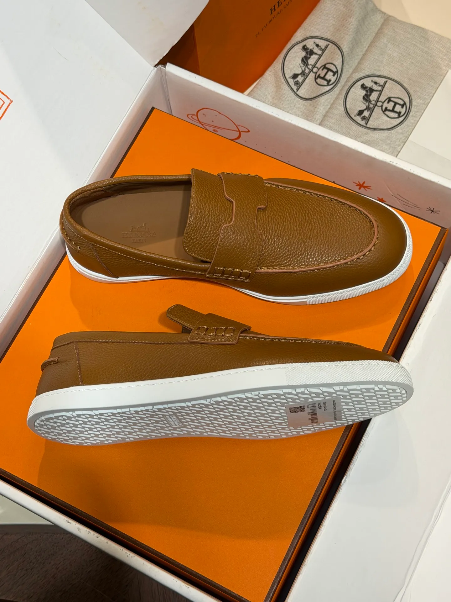 【HERMES】Top P:800💰-Size: 39-44 (38.45. Customized) H Home Freesstyle Men's Loafers Calfskin and Epsom Heritage calfskin high-top sports shoes, the soles are decorated with saddle stud buckle patterns, creating a modern urban style. Imported cowhide + cowhide lining + customized TPU outsole.